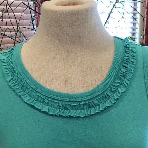 Sleeveless Green Tee. - Picture 4 of 8